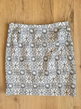 Bandolino Embroidered Mini Skirt Cream Black Floral Scroll Linen Blend Size 6